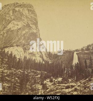 Yowiye, ou le Nevada Fall, 700 pieds, Yosemite Valley, comté de Mariposa, calcarea, Carleton Watkins (américain, 1829 - 1916), à propos de 1867, à l'albumine argentique Banque D'Images