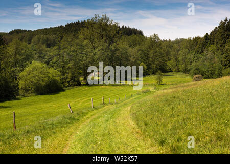 Sentier de randonnée le long de la rivière Wupper / Mas Residence près de Ohl. Banque D'Images