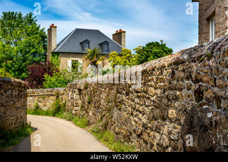 Cotes d'Armor (22) L'Ile de Bréhat. Habitat de l'ile // France. Cotes d'Armor (22) L'Ile de Bréhat. Maisons typiques Banque D'Images