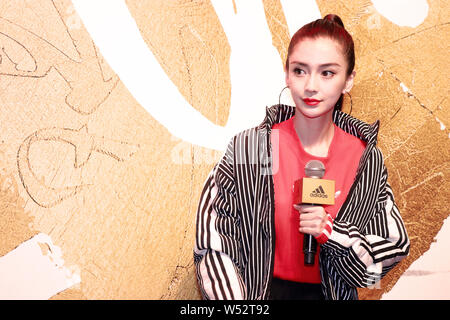 L'actrice de Hong Kong Angelababy assiste à un événement promotionnel pour Adidas à Shanghai, Chine, le 11 janvier 2019. Banque D'Images