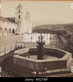 Mission Santa Barbara, Créé le 4 décembre 1786 (# 4642), Carleton Watkins (américain, 1829 - 1916), en Californie, aux États-Unis, vers 1880, à l'albumine argentique, 8,9 × 17,8 cm (3 1/2 x 7 in Banque D'Images