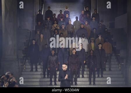 Modèles affichent de nouvelles créations au défilé Ermenegildo Zegna Milan au cours de la mode masculine automne/hiver 2019 à Milan, Italie, 11 Janvier 20 Banque D'Images