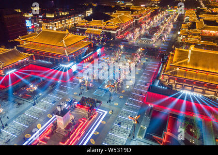 Vue sur le spectacle léger à Datang Everbright ville de Xi'an, ville du nord-ouest de la Chine, dans la province de Shaanxi, du 2 janvier 2018. Banque D'Images