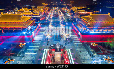 Vue sur le spectacle léger à Datang Everbright ville de Xi'an, ville du nord-ouest de la Chine, dans la province de Shaanxi, du 2 janvier 2018. Banque D'Images