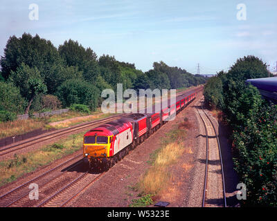 Un certain nombre de locomotives diesel de la classe 57 57304 un travail détourné Virgin Côte ouest service à Castle Bromwich sur le 2 août 2003. Banque D'Images