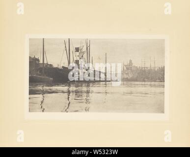 Dans le port, Peter Henry Emerson (britannique, né à Cuba, 1856 - 1936), Londres, Angleterre, 1890, photogravure, 11 × 20,2 cm (4 × 7 5/16 15/16 en Banque D'Images