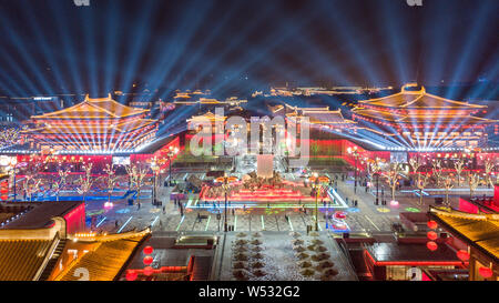Vue sur le spectacle léger à Datang Everbright ville de Xi'an, ville du nord-ouest de la Chine, dans la province de Shaanxi, du 2 janvier 2018. Banque D'Images