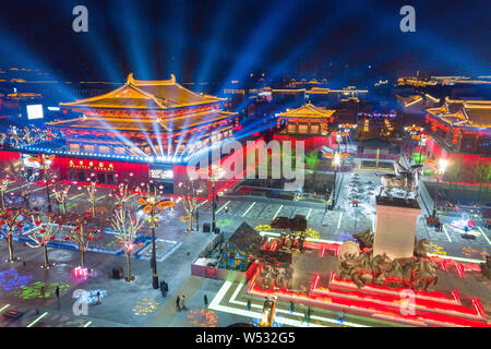 Vue sur le spectacle léger à Datang Everbright ville de Xi'an, ville du nord-ouest de la Chine, dans la province de Shaanxi, du 2 janvier 2018. Banque D'Images