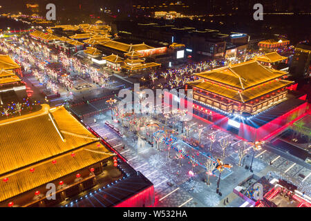 Vue sur le spectacle léger à Datang Everbright ville de Xi'an, ville du nord-ouest de la Chine, dans la province de Shaanxi, du 2 janvier 2018. Banque D'Images