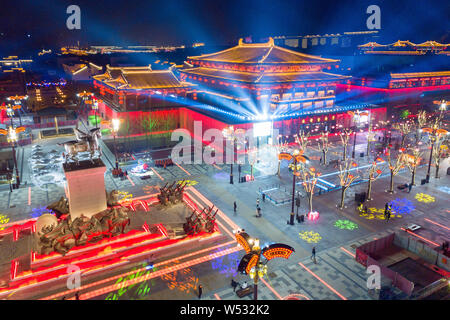 Vue sur le spectacle léger à Datang Everbright ville de Xi'an, ville du nord-ouest de la Chine, dans la province de Shaanxi, du 2 janvier 2018. Banque D'Images