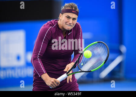 Sabalenka Aryna du Bélarus renvoie un shot de Ekaterina Alexandrova de la Russie dans leur deuxième match du féminin au cours de la WTA 2019 SH Banque D'Images