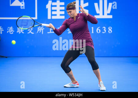 Sabalenka Aryna du Bélarus renvoie un shot de Ekaterina Alexandrova de la Russie dans leur deuxième match du féminin au cours de la WTA 2019 SH Banque D'Images