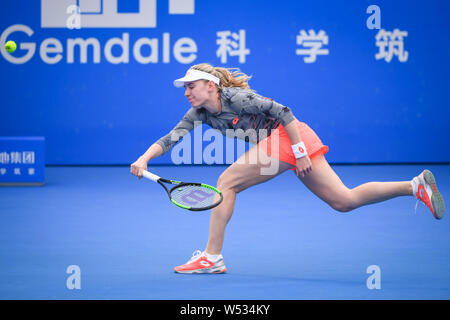 Ekaterina Alexandrova de Russie renvoie un shot à Sabalenka Aryna du Bélarus dans leur deuxième match du féminin au cours de la WTA 2019 SH Banque D'Images