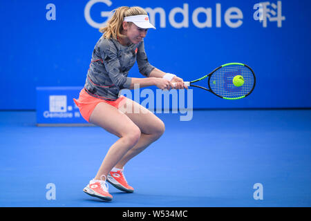 Ekaterina Alexandrova de Russie renvoie un shot à Sabalenka Aryna du Bélarus dans leur deuxième match du féminin au cours de la WTA 2019 SH Banque D'Images