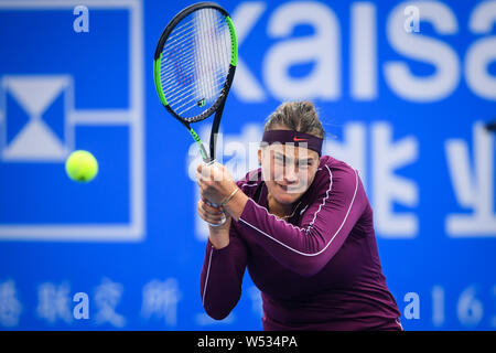 Sabalenka Aryna du Bélarus renvoie un shot de Ekaterina Alexandrova de la Russie dans leur deuxième match du féminin au cours de la WTA 2019 SH Banque D'Images