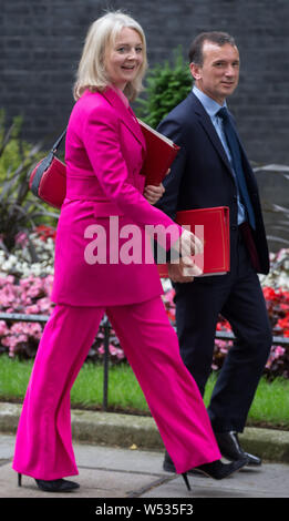 Les ministres partent Downing Street après réunion du cabinet. Avec : Elizabeth Truss, député, Alun MP Cairns où : London, Royaume-Uni Quand : 25 Juin 2019 Crédit : Wheatley/WENN Banque D'Images