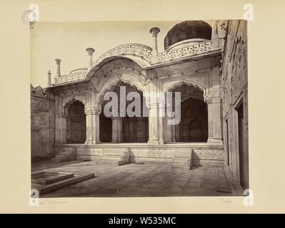 Delhi, le palais, les Motee Musjid Pearl (mosquée), Samuel Bourne (anglais, 1834 - 1912), Delhi, Inde, vers 1866, à l'albumine argentique, 22,9 × 28,2 cm (9 x 11 1/8 in Banque D'Images