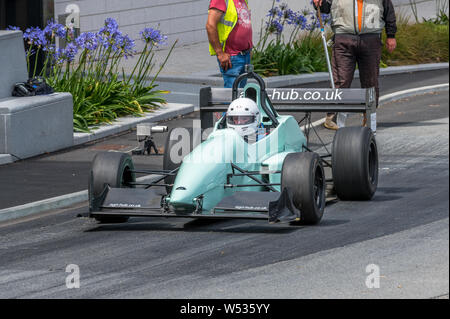 Les concurrents au début de la réunion de la course au Val des terres, à Guernesey. Banque D'Images