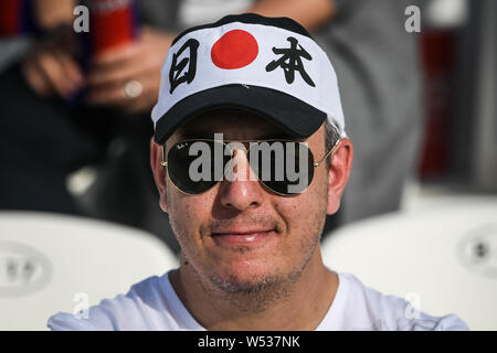 Un ventilateur japonais montre l'appui pour l'équipe nationale de football du Japon à la ronde de 16 match entre le Japon et l'Arabie saoudite lors de la coupe d'Asie de l'AFC 2019 Banque D'Images