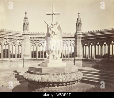 Cawnpore, Le Mémorial même, la statue en marbre par Marochetti, de l'entrée, Samuel Bourne (anglais, 1834 - 1912), de Cawnpore, Inde, 1865-1866, à l'albumine argentique, 23,4 × 28,8 cm (9 5/16 3/16 × 11 dans Banque D'Images