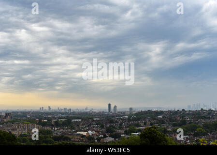 Alexandra Palace, Londres, Royaume-Uni. 26 juillet 2019. Les nuages de tempête sur Londres. Crédit : Matthieu Chattle/Alamy Live News Banque D'Images