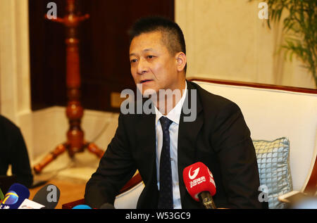 --FILE--Shu Yuhui, fondateur et président du groupe Quanjian, est photographié lors d'une entrevue à Tianjin, Chine, 27 février 2017. Haut de la Chine annonce politique Banque D'Images