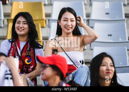Un fan de football sud-coréen portant le drapeau national de la Corée du Sud pour appuyer l'équipe nationale de football de la coupe d'Asie de l'AFC 2019 football groupe C Banque D'Images