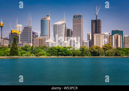 Une longue exposition de Sydney CBD avec les jardins botaniques Banque D'Images