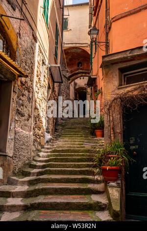 Les rues de Vernazza village de Cinque Terre, Italie Banque D'Images