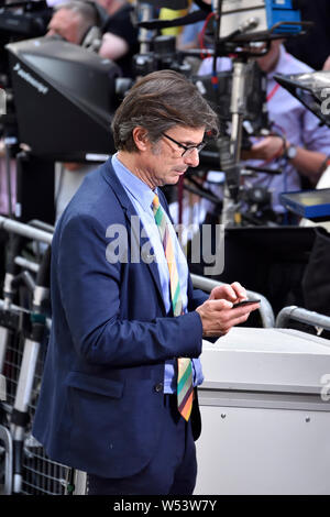 Robert Peston - Rédactrice Politique d'ITV News - par Downing Street 24 juillet 2019, le jour où Boris Johnson est devenu Premier Ministre Banque D'Images