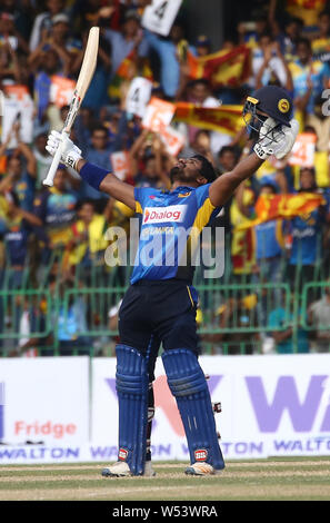 Le 26 juillet 2019, Colombo, Sri Lanka, la province de l'ouest : cricket Sri-Lankais Kusal Perer célèbre marquant un siècle durant la première journée d'un match de cricket international entre le Sri Lanka et le Bangladesh à l'R.Premadasa Stadium à Colombo le 26 juillet 2019. Credit : Pradeep Dambarage/ZUMA/Alamy Fil Live News Banque D'Images