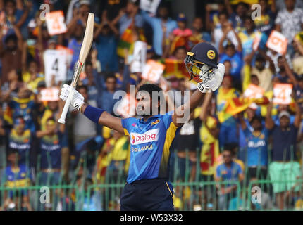 Le 26 juillet 2019, Colombo, Sri Lanka, la province de l'ouest : cricket Sri-Lankais Kusal Perer célèbre marquant un siècle durant la première journée d'un match de cricket international entre le Sri Lanka et le Bangladesh à l'R.Premadasa Stadium à Colombo le 26 juillet 2019. Credit : Pradeep Dambarage/ZUMA/Alamy Fil Live News Banque D'Images