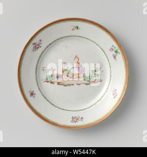 Plaque avec trois grues, parmi les plantes, assiette de porcelaine peinte sur l'émail en bleu, rouge, rose, vert, jaune, violet, marron, noir et or. Sur la durée de trois grues, parmi les plantes, le mur avec bande décorative, la frontière avec six pulvérisations fleur séparé et une bande décorative. Famille rose., anonyme, la Chine, l'c. 1775 - c. 1799, dynastie Qing-(1644-1912) / période de Qianlong (1736-1795) / Jiaqing-période (1796-1820), Porcelaine, glaçure (matériel), de l'or (métal), la vitrification, H 3 cm d 23,4 cm d 12 cm Banque D'Images