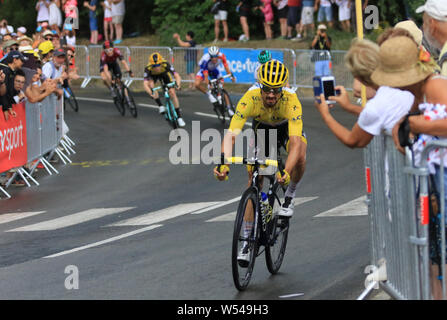 25 juillet 2019 à Embrun, Valloire, Provence-Alpes-C&# xf4;te d'Azur, France ; Tour de France étape 18 ; Julian Alaphilippe, Deceuninck - présentation - étape rides dans le maillot jaune Banque D'Images