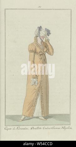 Elegantia, ou d'un magazine de mode, luxe et goût pour les femmes, décembre 1807, no. 30 : Capote de Levantine .., selon le texte d'accompagnement (p. 392) : 'Doeillette d' ('côté marron couleur de cheveux d'Apollon'), garni d'un vaste "froncé". 'Et manches amadis'. 'Capote de lévantine', avec garniture de couleur lilas. Impression à partir de l'Elegantia le magazine de mode, luxe et goût pour les femmes 1807-1814 (interrompue par la période 1811-1813), les gravures de mode, manteau (vêtements pour dames), mouchoir (vêtements pour dames), chaussures, sandales femme (vêtements) ), chef planétaire (CAPOTE) (vêtements pour dames), le monocle Banque D'Images