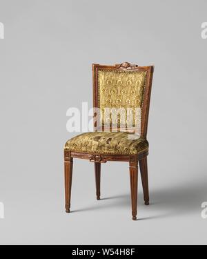 Fauteuil en acajou, recouvert de chaîne avec un motif continu de fleurs suspendues ovale dans laquelle une fleur sur la masse à rayures, couvert de chaîne avec un motif continu de fleurs suspendues ovale avec une fleur sur un terrain à rayures. Les pieds carrés sont cannelures. La ligne de front est décoré au milieu avec une couronne de laurier et d'une pendule. Le cadre arrière est en forme de parallélogramme et le contre-batteur. Le seuil supérieur est décorée d'une guirlande de laurier et vase poignardé. Le couvercle est fixé à l'aide de clous à tête dorée. Le président appartient à un ameublement, anonyme, Pays-Bas du Nord Banque D'Images