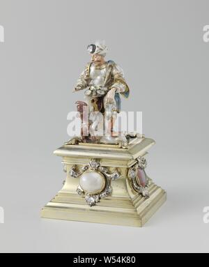 Marchand arménien avec monkey, Sculpture d'or, perles baroques et de pierres précieuses, représentant un Arménien assis sur une perle comme une chaise. Un singe brun lui présente un diamant. La scène est sur un piédestal orné de pierres précieuses, races et peuples asiatiques : Turc, chef-d'engrenage : turban, singes, anonyme, Allemagne, ch. 1700 - c. 1725, l'or (métal), pierre précieuse (matériau), diamond (minéral), Pearl, h 12,0 cm Banque D'Images