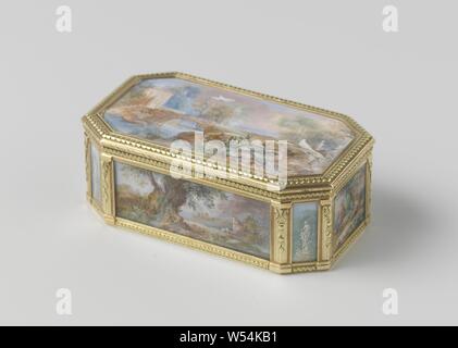 Tabatière d'or, Rectangulaire avec coins biseautés, décorées avec des visages, parc rectangulaire, avec des coins biseautés. Tous les côtés sont couverts avec vue sur le parc en miniature peinture, paysage avec pont, viaduc, aqueduc ou d'autres oiseaux : dove, Pierre-François Drais (attribué à), Paris, ch. 1780 - c. 1781, l'or (métal), la gouache (peinture), verre, H 3 cm × w 7,9 cm × 4.4 cm × w d 136 Banque D'Images