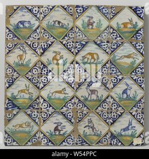 Domaine de seize panneaux avec des animaux, Champ de seize panneaux (4 x 4) avec chacune un (multicolore bleu, orange, jaune, vert et violet) animal peint à l'intérieur d'un carré. Dans les coins, l'ornement. technique de remplissage, anonyme, Pays-Bas), ch. 1580 - c. 1625, faïence, émail étain, H 53 cm × 52,5 cm × w d 3 cm Banque D'Images