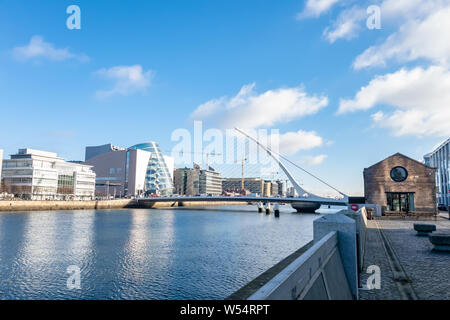 La ville de Dublin avec vue sur le pont Samuel Beckett Banque D'Images