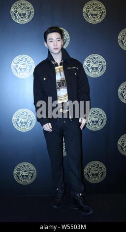 Chanteur et acteur canadien Henry Lau assiste à un événement promotionnel pour Versace à Shanghai, Chine, 27 février 2019. Banque D'Images