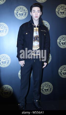 Chanteur et acteur canadien Henry Lau assiste à un événement promotionnel pour Versace à Shanghai, Chine, 27 février 2019. Banque D'Images