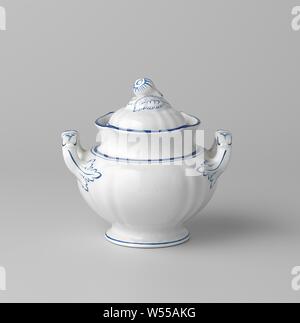 Bol de sucre blanc, avec liseré bleu et couvercle en forme de poire, bouton, sucrier en faïence, appartenant à un café et thé, blanc, avec liseré bleu., Petrus Regout, Maastricht, ch. 1860 - c. 1890, h 10,8 cm × 14,8 cm × d w 12,4 cm d 7,7 cm Banque D'Images
