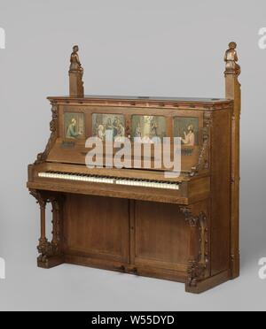 Cabinet de la musique et le piano avec une relique ou St Cecilia cabinet de musique et le piano avec une relique ou St Cecilia Piano dont le cabinet est partiellement peint en chêne et pin avec des couleurs et de l'or sur le devant un verre placé arrière relique, Piano, dont le chêne et pin cabinet est partiellement peint en couleurs et l'or. Les piliers portant le clavier reste couché sur les lions qui sort du placard, et les deux poteaux d'angle élevée sont couronnés par les chiffres d'un joueur de flûte et un lecteur citoyen, avec les visages de Cuypers et son épouse Antoinette. Des deux côtés de la relique de Saint Cecilia placé derrière le verre, peint Banque D'Images