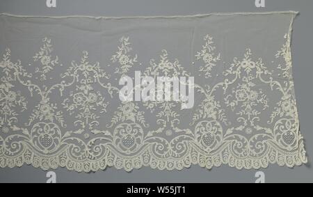 Robe de chambre de l'application côté avec porte pivotante arches, robe de couleur naturel côté application Bruxelles : la dentelle appliqued machine sur tulle. Arcs symétriques, composé de fines volutes, c-curl jusqu'au-dessus d'un champ ovale a souligné, rempli d'une branche de fleurs suspendus. Large Bord de traction, alternativement se tourna et se détourna, spirales, suivant les pétoncles rempli sur l'extérieur avec godrons avec un. de fleurs suspendus, historique, ville fortifiée, siège, la citadelle d'Anvers (19ème siècle), David Hendrik baron Chassé, anonyme, Bruxelles, ch. 1850, , (matériau), Bruxelles Banque D'Images