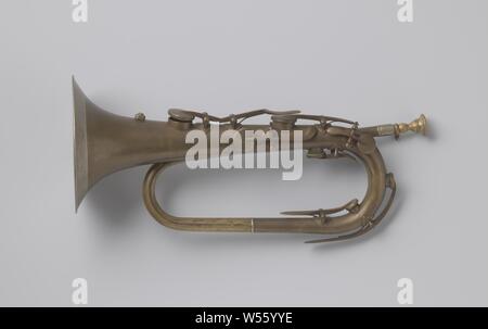 Bugle à clés, le support de soupape en frêne avec 7 soupapes, la partie inférieure de ce qui s'ouvrent. Le rond, convexe et vannes sont montées sur des piliers avec plaque de support et fermer sur les manches autour des trous. Une couronne d'argent nickel a été mis autour de la tasse, dans lequel des motifs floraux et des feuilles sont gravés., anonyme, c. 1830 - c. 1850, l'allemand d'argent, de cuivre (métal), h 47,0 cm × 19,0 cm w 16,0 cm d Banque D'Images