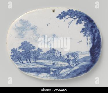 Deux plaques ovales avec paysages, plaque ovale avec plaque de paysage, de faïence, avec un paysage peint en bleu, des paysages dans la zone tempérée, cheminée, anonyme, Delft, c. 1650 - c. 1675, D. 20,5 cm Banque D'Images