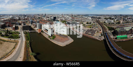 Panorama Luftbild : die Skyline von Hamburg u.a. mit der Zentrale des Nachrichtenmagazins 'Der Spiegel', Michaeliskirche u.a., Hambourg (nur für redakt Banque D'Images