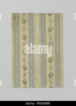 En soie à rayures multicolores, fragment de Pekin, un fragment de soie rayé bleu et blanc, avec des bouquets colorés et de bandes dans entre. Note : 0,2 cm, tissage ordinaire., anonyme, France, 1750, la soie, h 37,5 cm × w 25,5 cm h 7,5 cm l 0,2 cm Banque D'Images