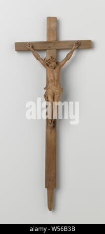 Crucifix, la tête avec une couronne d'épines est à gauche. Le pied droit est placé un peu plus de la gauche. Le pagne est nouée sur la hanche droite. Avec barre transversale titulus., de Bije, La Haye, ch. 1858, le buis, H 30 cm × w 12 cm Banque D'Images